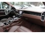 Porsche Cayenne Coupé 3.0 E-Hybrid / Panoramadak / 360Camera / Sportdesign+Chrono / Luchtvering / 22'' / Sportuitlaat / Dodehoek / DAB / Bose / Stoelverwarming 4x / Cruise Control