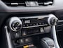 Toyota RAV4 2.5 Plug-in Hybrid AWD Style | Botsherkenning | Adaptive Cruise Control | Achteruitrijcamera | Apple CarPlay/ Android Auto | Stoelverwarming | Carkit | Inc. 220v Laadkabel
