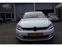 Volkswagen Golf 1.2 TSI Trendline hele mooie vw golf parkeersensoren r-line disign heel veel verandering bij de auto,zie fotos
