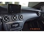 Mercedes-Benz A-klasse 200 Ambition automaat wordt gereden met de auto km.stand loopt op