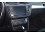 Volkswagen Tiguan 1.4 TSI ACT Connected Series hele mooie tiguan pano,automaat,met leuke opties,R-LINE wordt ermee gereden,