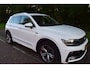 Volkswagen Tiguan 1.4 TSI ACT Connected Series hele mooie tiguan pano,automaat,met leuke opties,R-LINE wordt ermee gereden,