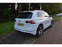 Volkswagen Tiguan 1.4 TSI ACT Connected Series hele mooie tiguan pano,automaat,met leuke opties,R-LINE wordt ermee gereden,