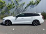Volvo V60 Plug-in Hybrid T8 AWD R-Design | Bowers & Wilkins audio | FOUR-C actief onderstel | Trekhaak | 360 camera | Adaptive cruise control | Gelamineerde zijruiten | Stoel- en stuurverwarming | Verwarmbare achterbank | Actieve LED koplampen | Standkachel | Verwarmbare voorruit | Navigatie | Apple Carplay / Android Auto |