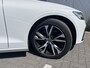 Volvo V60 Plug-in Hybrid T8 AWD R-Design | Bowers & Wilkins audio | FOUR-C actief onderstel | Trekhaak | 360 camera | Adaptive cruise control | Gelamineerde zijruiten | Stoel- en stuurverwarming | Verwarmbare achterbank | Actieve LED koplampen | Standkachel | Verwarmbare voorruit | Navigatie | Apple Carplay / Android Auto |
