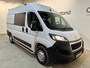 Peugeot Boxer 2.2 BlueHDi 120 PK L2H2 DC Dubbel Cabine / Euro 6 / Airco / CarPlay / Camera / Trekhaak / Cruise Control / 500 KM Z.G.A.N. !!