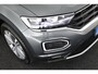 Volkswagen T-Roc 1.5 TSI 150pk DSG Style Trekhaak Camera Stoelverwarming Led Panoramadak Navigatie