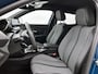 Peugeot 2008 SUV Allure 100pk | Navigatie via draadloze Apple Carplay / Android Auto | Climate Control | Cruise Control | Parkeersensoren v+a | Keyless start | Armsteun | Digitaal instrumentenpaneel | DAB+ radio | Led koplampen | Donker getint glas | 17" lichtmetalen velgen |