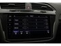 Volkswagen Tiguan R-Line Business 1.4 TSI eHybrid 245pk DSG Automaat Trekhaak, 360 camera, Head up display, Adaptive cruise control, Black style, LED matrix koplampen, Navigatie