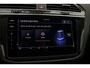 Volkswagen Tiguan R-Line Business 1.4 TSI eHybrid 245pk DSG Automaat Trekhaak, 360 camera, Head up display, Adaptive cruise control, Black style, LED matrix koplampen, Navigatie