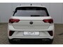 Volkswagen T-Roc 1.5-150pk R-Line Edition DSG-AUTOMAAT ! Gun u het comfort van een automaat ! Slechts 16.500km ! Stoel- en stuurwielverw., IQ-light, Adaptieve cruise cntrl, Navigatie by Apple Carplay/Android auto, Autm. airco dual, Camera, Elektr. achterklep etc.