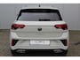 Volkswagen T-Roc 1.5-150pk R-Line Edition DSG-AUTOMAAT ! Gun u het comfort van een automaat ! Slechts 15.000km ! Stoel- en stuurwielverw., IQ-light, Adaptieve cruise cntrl, Navigatie by Apple Carplay/Android auto, Autm. airco dual, Camera, Elektr. achterklep etc.