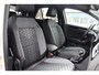 Volkswagen T-Roc 1.5-150pk R-Line Edition DSG-AUTOMAAT ! Gun u het comfort van een automaat ! Slechts 15.000km ! Stoel- en stuurwielverw., IQ-light, Adaptieve cruise cntrl, Navigatie by Apple Carplay/Android auto, Autm. airco dual, Camera, Elektr. achterklep etc.