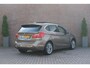 BMW 2-Serie Active Tourer 225xe iPerformance High Executive | SOH 87% | Navi | App Connect | Panoramadak | Keyless | Harman Kardon | Elektrische Achterklep | Camera