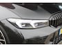 BMW 3-Serie 330e 292PK xDRIVE | PANORAMISCH SCHUIF/KANTEL DAK | M-SPORT PRO-PAKKET | M-SPORT REMMEN UITGEVOERD IN DONKERBLAUW MET M LOGO | BMW LIVE COCKPIT PROFESSIONAL | CURVED DISPLAY |DRIVING ASSISTANT INCL. HEAD-UP DISPLAY | PARKING ASSIST INCL. ACHTERUITRIJCAMERA | ADAPTIEVE LED KOPLAMPEN |SHADOW LINE | M-SPORTSTOELEN VOOR | LEDER VERNASCA MET CONTRAST STIKSELS M-SPORT | STOEL VERWARMING | DRAADLOZE APPLE CARPLAY | ELEKTRISCH VERSTELBARE STOELEN MET GEHEUGEN FUNCTIE | HEAD UP DISPLAY | DRAADLOZE TELEFOONLADER | DODEHOEK BEWAKING | COMFORT PACK INCL. ELEKTRISCHE ACHTERKLEP | ADAPTIVE CRUISE CONTROL | HIFI AUDIO DAB+ RADIO | COMFORT ACCESS (KEYLESS ENTRY)| DONKER GETINTE ACHTERRUITEN |