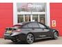 BMW 3-Serie 330e 292PK xDRIVE | PANORAMISCH SCHUIF/KANTEL DAK | M-SPORT PRO-PAKKET | M-SPORT REMMEN UITGEVOERD IN DONKERBLAUW MET M LOGO | BMW LIVE COCKPIT PROFESSIONAL | CURVED DISPLAY |DRIVING ASSISTANT INCL. HEAD-UP DISPLAY | PARKING ASSIST INCL. ACHTERUITRIJCAMERA | ADAPTIEVE LED KOPLAMPEN |SHADOW LINE | M-SPORTSTOELEN VOOR | LEDER VERNASCA MET CONTRAST STIKSELS M-SPORT | STOEL VERWARMING | DRAADLOZE APPLE CARPLAY | ELEKTRISCH VERSTELBARE STOELEN MET GEHEUGEN FUNCTIE | HEAD UP DISPLAY | DRAADLOZE TELEFOONLADER | DODEHOEK BEWAKING | COMFORT PACK INCL. ELEKTRISCHE ACHTERKLEP | ADAPTIVE CRUISE CONTROL | HIFI AUDIO DAB+ RADIO | COMFORT ACCESS (KEYLESS ENTRY)| DONKER GETINTE ACHTERRUITEN |