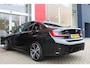 BMW 3-Serie 330e 292PK xDRIVE | PANORAMISCH SCHUIF/KANTEL DAK | M-SPORT PRO-PAKKET | M-SPORT REMMEN UITGEVOERD IN DONKERBLAUW MET M LOGO | BMW LIVE COCKPIT PROFESSIONAL | CURVED DISPLAY |DRIVING ASSISTANT INCL. HEAD-UP DISPLAY | PARKING ASSIST INCL. ACHTERUITRIJCAMERA | ADAPTIEVE LED KOPLAMPEN |SHADOW LINE | M-SPORTSTOELEN VOOR | LEDER VERNASCA MET CONTRAST STIKSELS M-SPORT | STOEL VERWARMING | DRAADLOZE APPLE CARPLAY | ELEKTRISCH VERSTELBARE STOELEN MET GEHEUGEN FUNCTIE | HEAD UP DISPLAY | DRAADLOZE TELEFOONLADER | DODEHOEK BEWAKING | COMFORT PACK INCL. ELEKTRISCHE ACHTERKLEP | ADAPTIVE CRUISE CONTROL | HIFI AUDIO DAB+ RADIO | COMFORT ACCESS (KEYLESS ENTRY)| DONKER GETINTE ACHTERRUITEN |