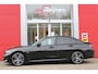 BMW 3-Serie 330e 292PK xDRIVE | PANORAMISCH SCHUIF/KANTEL DAK | M-SPORT PRO-PAKKET | M-SPORT REMMEN UITGEVOERD IN DONKERBLAUW MET M LOGO | BMW LIVE COCKPIT PROFESSIONAL | CURVED DISPLAY |DRIVING ASSISTANT INCL. HEAD-UP DISPLAY | PARKING ASSIST INCL. ACHTERUITRIJCAMERA | ADAPTIEVE LED KOPLAMPEN |SHADOW LINE | M-SPORTSTOELEN VOOR | LEDER VERNASCA MET CONTRAST STIKSELS M-SPORT | STOEL VERWARMING | DRAADLOZE APPLE CARPLAY | ELEKTRISCH VERSTELBARE STOELEN MET GEHEUGEN FUNCTIE | HEAD UP DISPLAY | DRAADLOZE TELEFOONLADER | DODEHOEK BEWAKING | COMFORT PACK INCL. ELEKTRISCHE ACHTERKLEP | ADAPTIVE CRUISE CONTROL | HIFI AUDIO DAB+ RADIO | COMFORT ACCESS (KEYLESS ENTRY)| DONKER GETINTE ACHTERRUITEN |