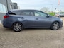 Toyota Auris Touring Sports 1.8 Hybrid Executive in automaat met panoramadak en parkeersensoren / camera en trekhaak