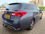 Toyota Auris Touring Sports 1.8 Hybrid Executive in automaat met panoramadak en parkeersensoren / camera en trekhaak