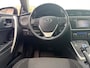 Toyota Auris Touring Sports 1.8 Hybrid Executive in automaat met panoramadak en parkeersensoren / camera en trekhaak