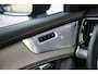 Volvo XC90 2.0 T8 Plug-in hybrid AWD Ultra Black Ed. Exec. Adaptieve Cruise Control | Elektr. schuif-\-kanteldak | 360 Camera | Luchtvering | Bowers & Wilkins Premium Audio | Extra getint glas | Gelamineerde ramen | Geventileerde voorstoelen | Stoelverwarming | Stoelmassage | Verwarmd stuurwiel | Google Services | Head-up display | Alcantara hemelbekleding | 22" Lichtmetalen velgen |