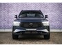 Volvo XC90 2.0 T8 Plug-in hybrid AWD Ultra Black Ed. Exec. | Gratis trekhaak | Adaptieve Cruise Control | Elektr. schuif-\-kanteldak | 360 Camera | Luchtvering | Bowers & Wilkins Premium Audio | Extra getint glas | Gelamineerde ramen | Geventileerde voorstoelen | Stoelverwarming | Stoelmassage | Verwarmd stuurwiel | Google Services | Head-up display | Alcantara hemelbekleding | 22" Lichtmetalen velgen |