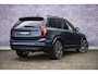 Volvo XC90 2.0 T8 Plug-in hybrid AWD Ultra Black Ed. Exec. Adaptieve Cruise Control | Elektr. schuif-\-kanteldak | 360 Camera | Luchtvering | Bowers & Wilkins Premium Audio | Extra getint glas | Gelamineerde ramen | Geventileerde voorstoelen | Stoelverwarming | Stoelmassage | Verwarmd stuurwiel | Google Services | Head-up display | Alcantara hemelbekleding | 22" Lichtmetalen velgen |