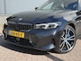 BMW 3-Serie Touring 330e xDrive M-Sport PHEV / Shadow Line / Wide Screen / 1500kg Trekgewicht / M-pakket / Panorama dak / Parkeerassistent-pakket / 19" breedset LM wielen / Elektrische achterklep / Elektrische Stoelen / HUD /  Apple Carplay/Android / Stoel Verwarming /