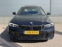 BMW 3-Serie Touring 330e xDrive M-Sport PHEV / Shadow Line / Wide Screen / 1500kg Trekgewicht / M-pakket / Panorama dak / Parkeerassistent-pakket / 19" breedset LM wielen / Elektrische achterklep / Elektrische Stoelen / HUD /  Apple Carplay/Android / Stoel Verwarming /
