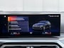 BMW 3-Serie Touring 330e xDrive M-Sport PHEV / Shadow Line / Wide Screen / 1500kg Trekgewicht / M-pakket / Panorama dak / Parkeerassistent-pakket / 19" breedset LM wielen / Elektrische achterklep / Elektrische Stoelen / HUD /  Apple Carplay/Android / Stoel Verwarming /