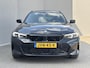 BMW 3-Serie Touring 330e xDrive M-Sport Plug-in PHEV Shadow Line / Wide Screen / 1500kg Trekgewicht / M-pakket / Panorama dak / Parkeerassistent-pakket / 18" breedset LM wielen / Elektrische achterklep / Elektrische Stoelen / HUD /  Apple Carplay/Android /