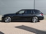 BMW 3-Serie Touring 330e xDrive M-Sport PHEV / Shadow Line / Wide Screen / 1500kg Trekgewicht / M-pakket / Panorama dak / Parkeerassistent-pakket / 19" breedset LM wielen / Elektrische achterklep / Elektrische Stoelen / HUD /  Apple Carplay/Android / Stoel Verwarming /