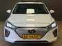 Hyundai Ioniq STYLE EV 38 kWh SOH 93,4% AUT SCHUIFDAK STOEL/ STUURVERWARMING CAMERA NAVIGATIE APPLE CARPLAY CRUISE PDC AIRCO