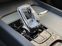 Volvo XC60 2.0 T8 Plug-in hybrid AWD Plus Black Edition | Adaptieve Cruise Control | Panoramadak | Harman Kardon Audio | Stoel-/Stuur-/Voorruitverwarming | Dodehoek Detectie | 360° Parkeercamera |
