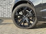 Volvo XC60 2.0 T8 Plug-in hybrid AWD Plus Black Edition | Adaptieve Cruise Control | Panoramadak | Harman Kardon Audio | Stoel-/Stuur-/Voorruitverwarming | Dodehoek Detectie | 360° Parkeercamera |