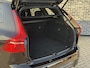 Volvo XC60 2.0 T8 Plug-in hybrid AWD Plus Black Edition | Adaptieve Cruise Control | Panoramadak | Harman Kardon Audio | Stoel-/Stuur-/Voorruitverwarming | Dodehoek Detectie | 360° Parkeercamera |