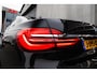 BMW 7-Serie 740Le 327 pk xDrive iPerformance / Nieuwstaat/ Dealer.ond/ Bowers&Wilkins/ Achteras-Sturing/ Pano-dak/ Head-Up/ Keyless/ Lucht-Vering/ Nappa-Leder/ Soft-Close/ 19'' LMV
