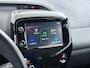 Peugeot 108 Allure TOP! 72pk | Navigatie via Apple Carplay / Android Auto | Elektrisch vouwdak | Achteruitrijcamera | Climate Control | Keyless | Bluetooth | DAB+ radio | Automatisch dimlicht | Multifunctioneel lederen stuurwiel | Donker getint glas | 15" lichtmetalen velgen |