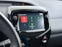 Peugeot 108 Allure TOP! 72pk | Navigatie via Apple Carplay / Android Auto | Elektrisch vouwdak | Achteruitrijcamera | Climate Control | Keyless | Bluetooth | DAB+ radio | Automatisch dimlicht | Multifunctioneel lederen stuurwiel | Donker getint glas | 15" lichtmetalen velgen |