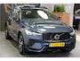Volvo XC60 2.0 T8 AWD 335kW/456pk Aut8 Plug-in hybrid Long Range R-Design LUCHTVERING + BOWERS&WILKINS + ADAPT.CRUISE + PILOT ASSIST + STOEL-&STUURVERWARMING + GOOGLE DASH + KEYLESS ENTRY&GO + LANE ASSIST + CAMERA + EL.TREKHAAK + PARKSENSOREN V&A + 19" LM-VELGEN!!