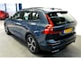 Volvo XC60 2.0 T8 AWD 335kW/456pk Aut8 Plug-in hybrid Long Range R-Design LUCHTVERING + BOWERS&WILKINS + ADAPT.CRUISE + PILOT ASSIST + STOEL-&STUURVERWARMING + GOOGLE DASH + KEYLESS ENTRY&GO + LANE ASSIST + CAMERA + EL.TREKHAAK + PARKSENSOREN V&A + 19" LM-VELGEN!!