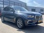 BMW X5 xDrive30d High Executive X-Line Luchtvering Tartufo Individual leder Trekhaak 3500 kg Panoramadak Laser Koplampen Head-Up Display Harman Kardon Audio Rondzicht Camera Vol Opties Lage Kilometerstand
