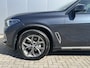 BMW X5 xDrive30d High Executive X-Line Luchtvering Individual Tartufo leder Trekhaak 3500 kg Panoramadak Laser licht Koplampen Head-Up Display Harman Kardon Audio Rondzicht Camera Vol Opties Lage Kilometerstand