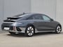 Hyundai Ioniq 6 Lounge 77.4 kWh Automaat / SOH 100% / Fabrieksgarantie tot 03-2028 / Dealer onderhouden / CCS snellader / Elektrische stoelen met Relax / Head Up Display / warmtepomp / Camera / Apple Carplay Android / 18" LM wielen / Stuur- Stoel & Achterbank verwarming / Stoelventilatie /