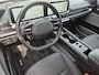 Hyundai Ioniq 6 Lounge 77.4 kWh Automaat / SOH 100% / Fabrieksgarantie tot 03-2028 / Dealer onderhouden / CCS snellader / Elektrische stoelen met Relax / Head Up Display / warmtepomp / Camera / Apple Carplay Android / 18" LM wielen / Stuur- Stoel & Achterbank verwarming / Stoelventilatie /