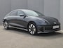 Hyundai Ioniq 6 Lounge 77.4 kWh Automaat / SOH 100% / Fabrieksgarantie tot 03-2028 / Dealer onderhouden / CCS snellader / Elektrische stoelen met Relax / Head Up Display / warmtepomp / Camera / Apple Carplay Android / 18" LM wielen / Stuur- Stoel & Achterbank verwarming / Stoelventilatie /