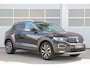 Volkswagen T-Roc 1.5 TSI 150pk DSG Style | Trekhaak | Navigatie | Stoelverwarming | Dodehoeksensor