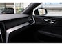 Volvo S60 2.0 B3 Plus Dark | 1e Eigenaar | 100% Dealeronderhouden | 19-Inch Lichtmetalen velgen | Harman Kardon Audio | Andriod Auto | Apple CarPlay | Verwarmbaar stuurwiel | Verwarmbare voorstoellen en achterbank | Achteruitrij camera | Elektrisch Bedienbare voorstoel met Memory | Blind spot