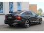 Volvo S60 2.0 B3 Plus Dark | 1e Eigenaar | 100% Dealeronderhouden | 19-Inch Lichtmetalen velgen | Harman Kardon Audio | Andriod Auto | Apple CarPlay | Verwarmbaar stuurwiel | Verwarmbare voorstoellen en achterbank | Achteruitrij camera | Elektrisch Bedienbare voorstoel met Memory | Blind spot